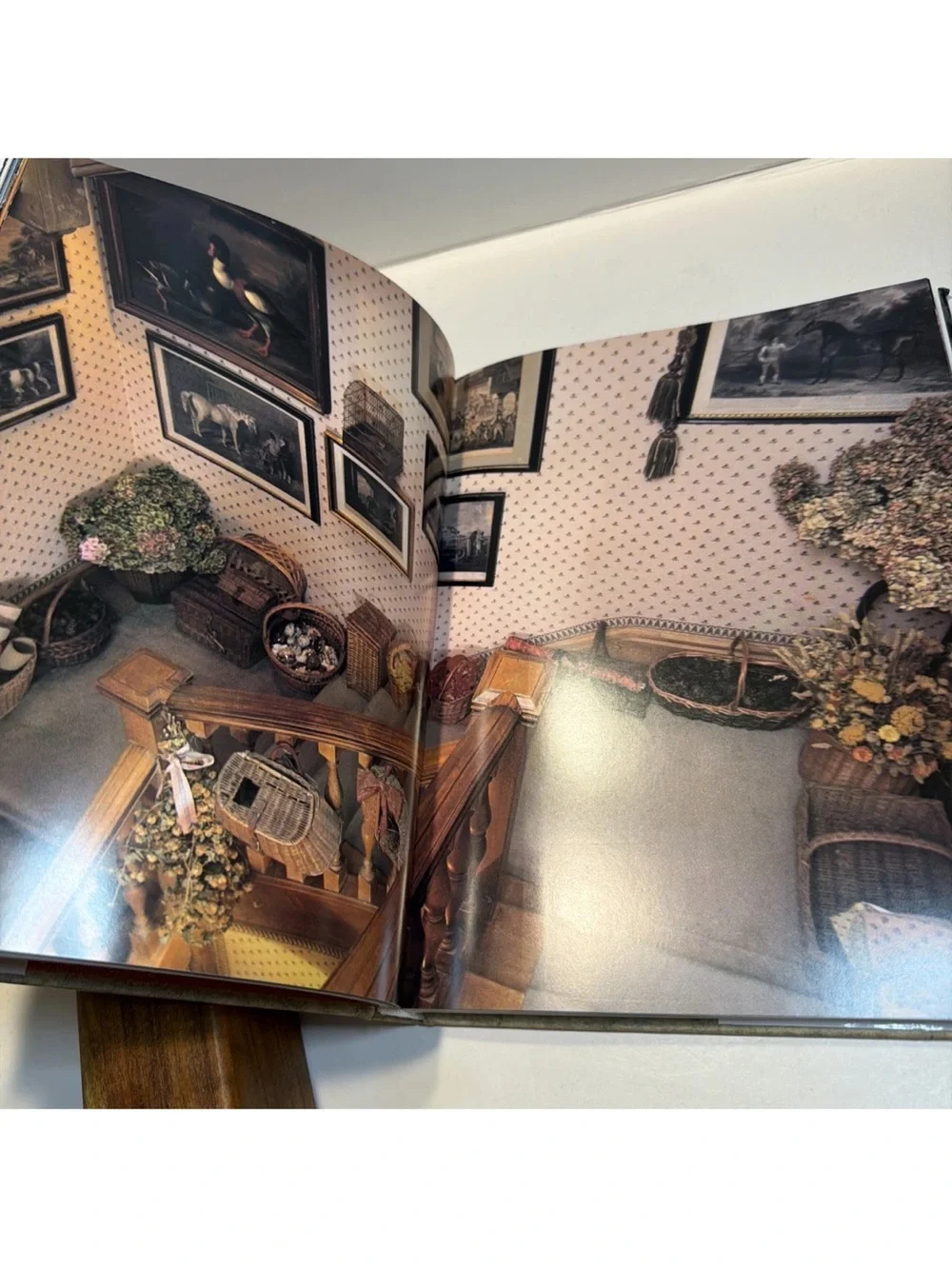 Signed Antiques at Home: Cherchezs Book of Collecting Decorating Barbara Ohrbach